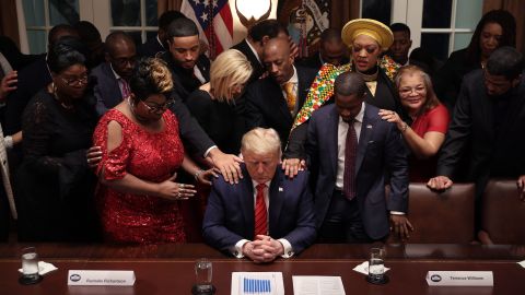 El presidente Trump ha participado en rezos colectivos en la Casa Blanca.