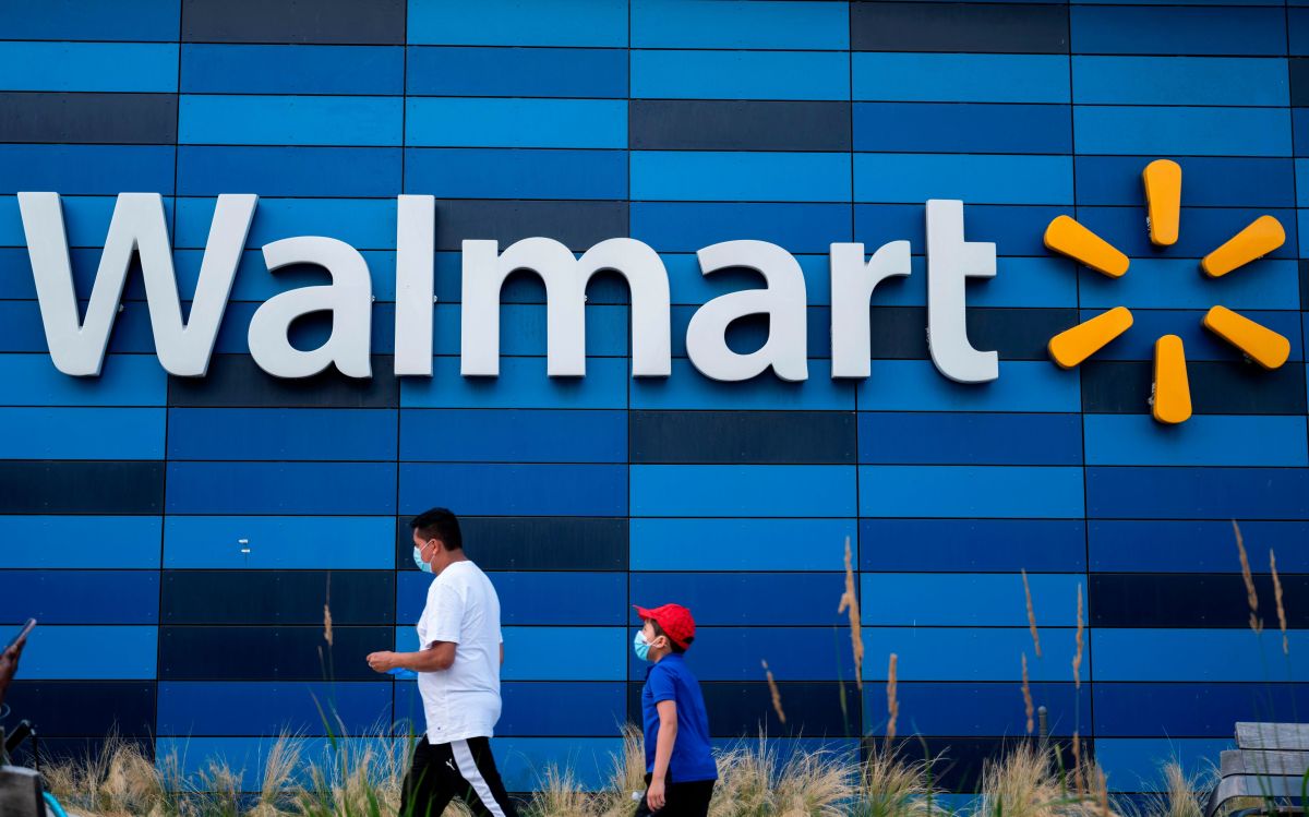 Walmart corporate employees will return to offices starting next month