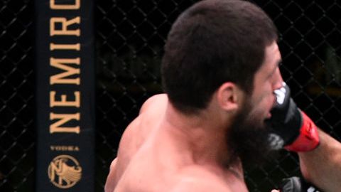 Michel Pereira golpeando a Zelim Imadaev.Zelim