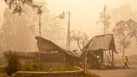 Se han registrado 33 muertes como consecuencia de los incendios.