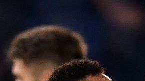 Neymar encarando a Álvaro González.