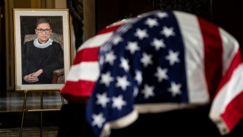 El ataúd de Ruth Bader Ginsburg se encuentra en el Capitolio.