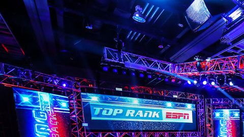 Durante varios meses los rings permanecieron vacíos.