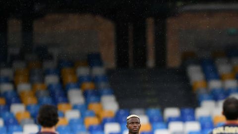 Minuto de silencio en memoria del árbitro asesinado.
