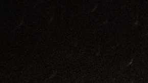 Vista del cielo al momento en que un meteorito pasa sobre la tierra. Foto de archivo.