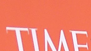 Amy Schumer cae frente a Kim y Kanye West.