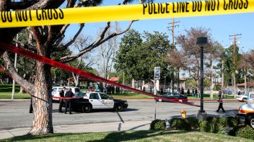 El Departamento de Policía de Anaheim trabaja en una escena del crimen.