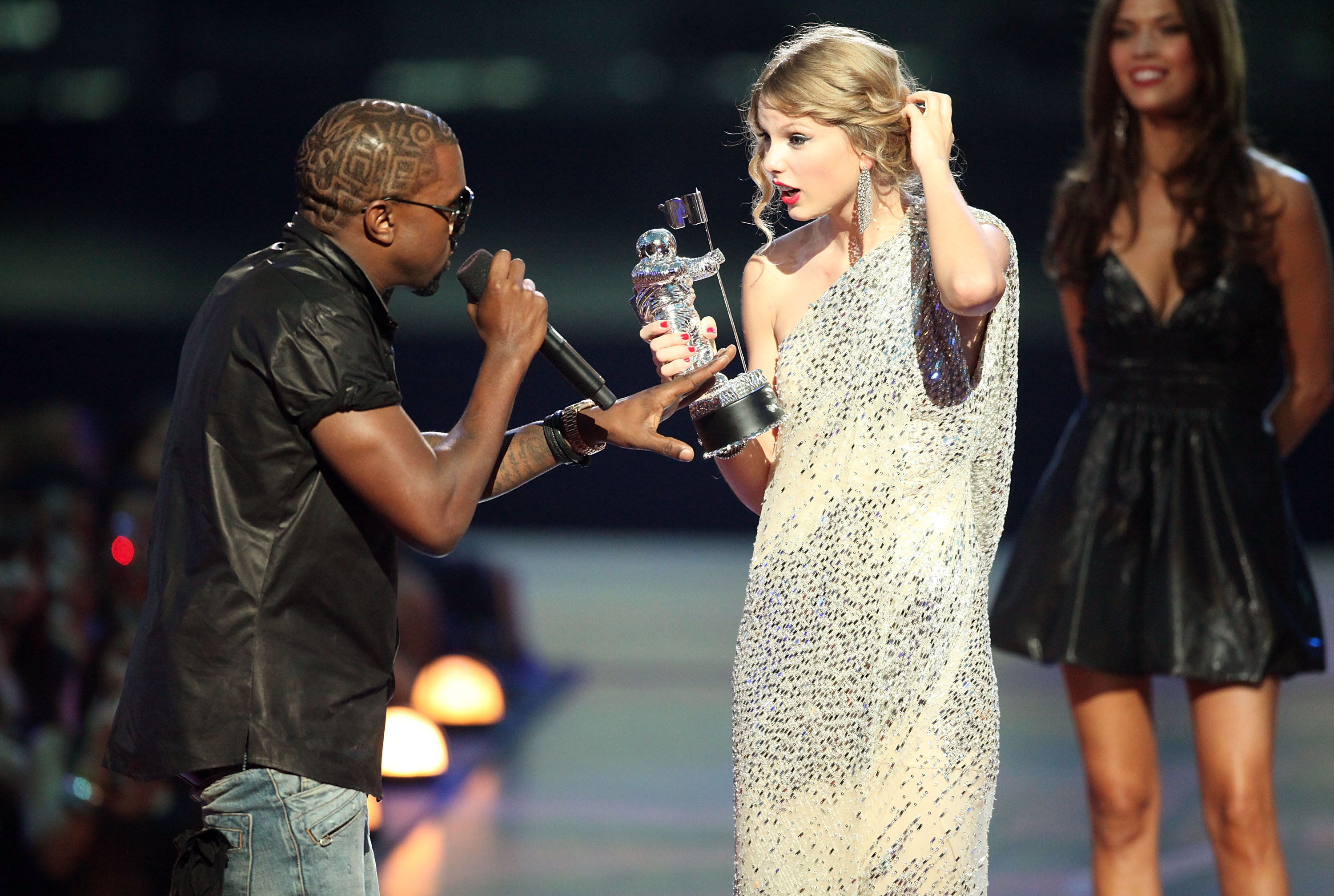 Kanye West junto a Taylor Swift. 