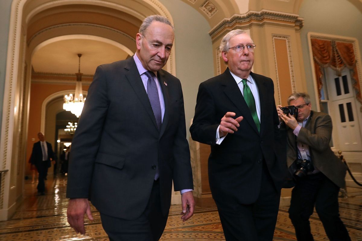 Los líderes de la mayoría y la minoría en el Senado, Chuck Schumer y Mitch McConnell.