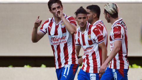 Isaác Brizuela festejando un gol.