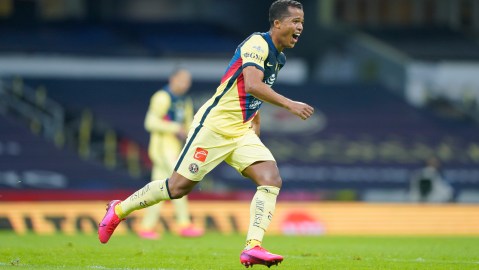 Giovani dos Santos gritó con todo su gol.