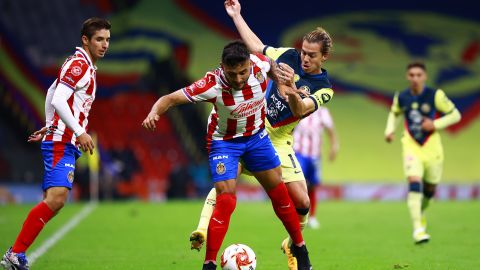 Chivas y América se enfrentaron en el Estadio Azteca.