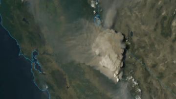 Imagen satelital del incendio Creek.