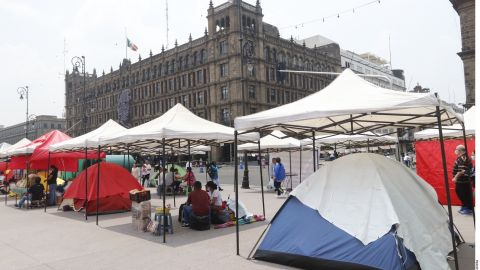 Colectivo lleva su plantón al Zócalo.