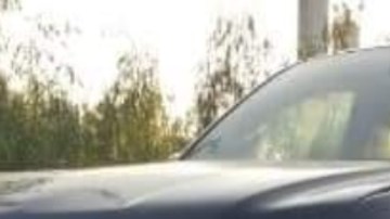 Narcos se quedan sin arsenal, se les poncha llanta y abandonan armas cerca de la frontera