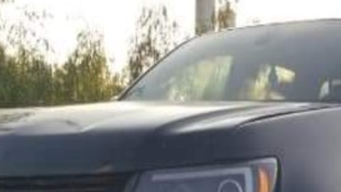 Narcos se quedan sin arsenal, se les poncha llanta y abandonan armas cerca de la frontera