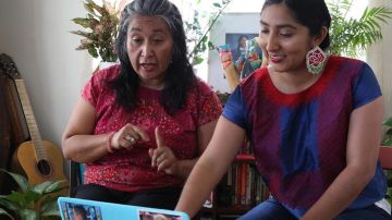 Odilia Romero y su hija Janet Martínez trabajan en conjunto para la organización Cielo