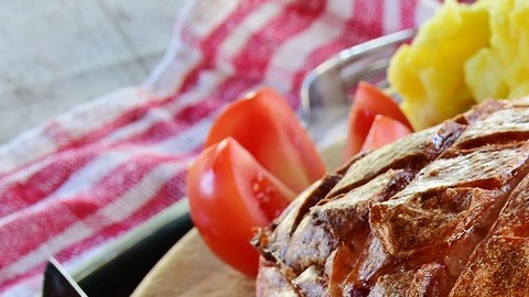 El hígado puede disfrutarse en diferentes preparaciones, como paté y queso.