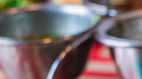 Tanto los frijoles como los granos son proteínas incompletas, pero juntos se complementan y hacen una proteína completa.