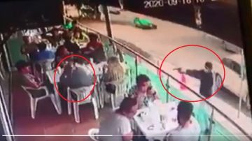 VIDEO: Captan momento en que sicario asesina a hombre que comía en restaurante