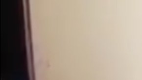 VIDEO: A tablazos narcos interrogan a hombre dentro de cárcel para después "molerlo" a golpes