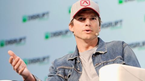 ashton kutcher impala rosa