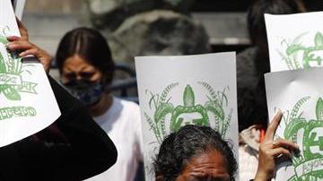 Padres de los 43 normalistas de Ayotzinapa.