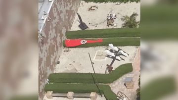 La bandera nazi estuvo expuesta en el patio trasero del museo de Miami durante varios días.