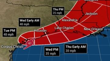 La tormenta tropical Beta ya causa problemas en Texas.