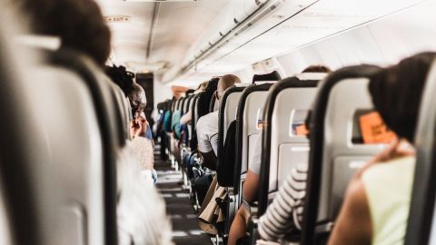 Consejos para viajar en avión por primera vez. *Foto: Gerrie van der Walt vía Unsplash
