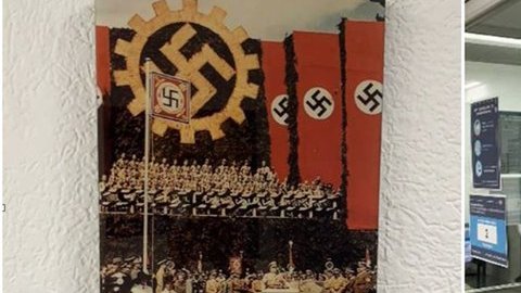 La imagen fue colgada en una automotriz en la Ciudad de México .