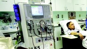 Oponentes a la Proposición 23 dicen que si se aprueba muchas clínicas cerrarían sus puertas. (Archivo)