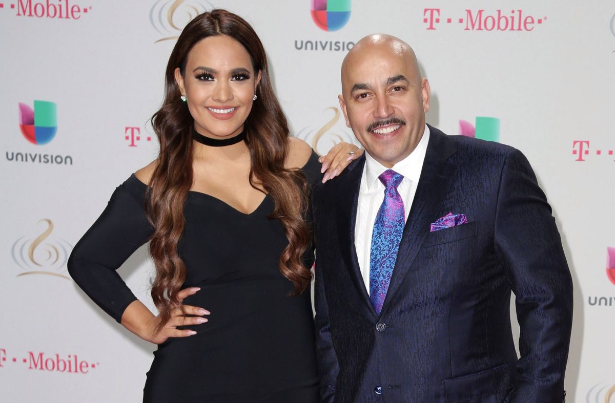 Mayeli Alonso, former of Lupillo Rivera, is mourning the death of her father
