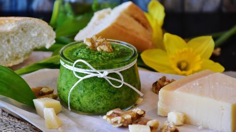Pesto.