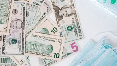 Carolina del Norte aprueba $1,000 millones de dólares para ofrecer un cheque de estímulo de $335 dólares