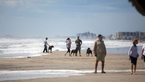 Son 15 playas afectadas en varios condados.