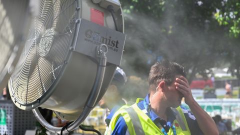Trabajadores en la calle, niños y adultos mayores son vulnerables a los golpes de calor.