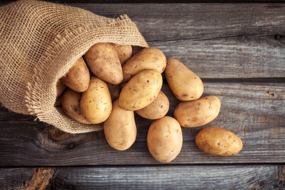 El truco perfecto de los restaurantes para obtener las papas el horno perfectas