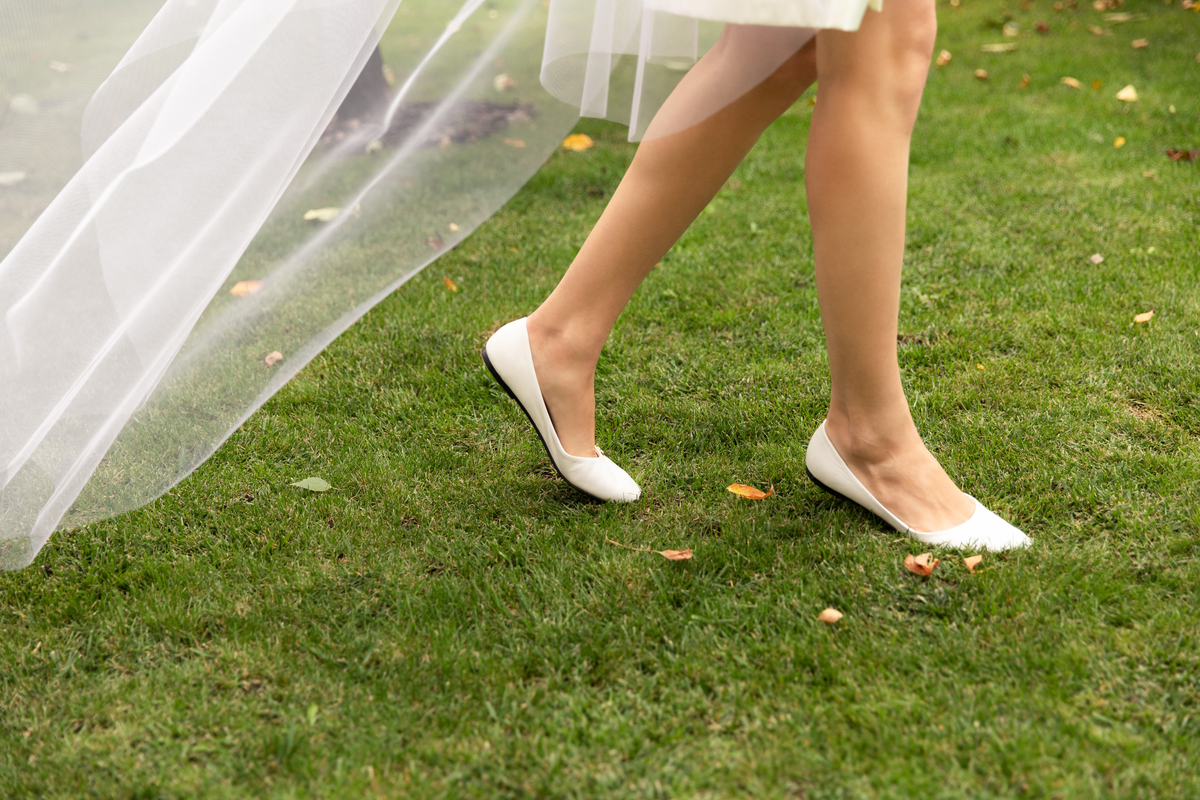 5 diseños de zapatos para novias que puedes reutilizar de tu La Opinión