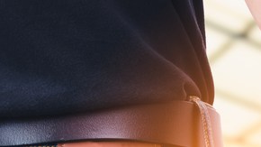 joven con juego de herramientas