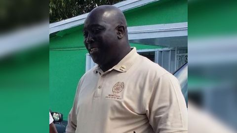 El padre del jugador de los New England Patriots era capitán de la policía de Miami-Dade.