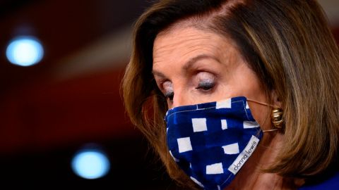 Pelosi denunció que los republicanos se oponen a la ciencia, a la subsistencia y a la democracia.