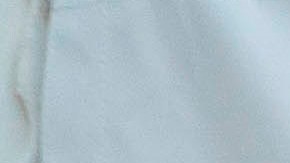 Trump camina hacia el jardín sur de la Casa Blanca antes de abordar el Marine One en Washington, DC.