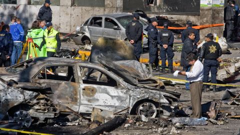 Members of the Mexican police inspect on November 5, 2008 the site where an aircraft carrying Interior Minister Juan Camilo Mouriño and Security advisor Jose Luis Santiago Vasconcelos crashed last night in Mexico City. The toll of people killed from the crash in which Mouriño and Vasconselos died, rose to 13, the city's prosecutor said Wednesday.  AFP PHOTO/Ronaldo SCHEMIDT (Photo credit should read Ronaldo Schemidt/AFP via Getty Images)