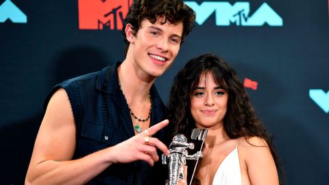 Shawn Mendes y Camila Cabello viven su amor en una casa de Los Ángeles.