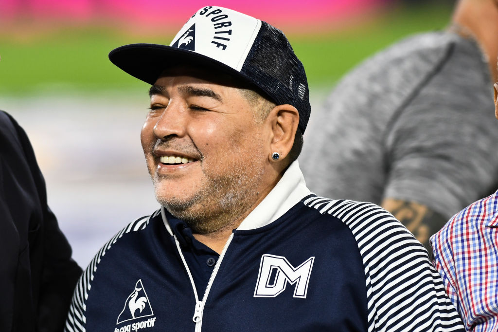 Diego Armando Maradona dirigiendo a Gimnasia y Esgrima.