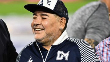 Diego Armando Maradona dirigiendo a Gimnasia y Esgrima.