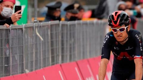 Geraint Thomas (izquierda) antes del accidente.