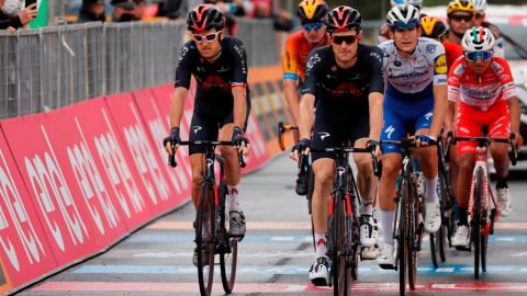 Geraint Thomas (izquierda) antes del accidente.