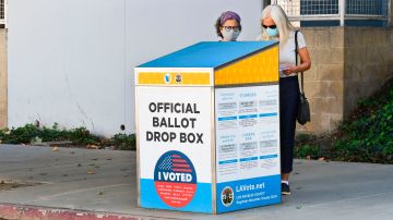 El condado de LA ha distribuido más de 400 urnas de votación.